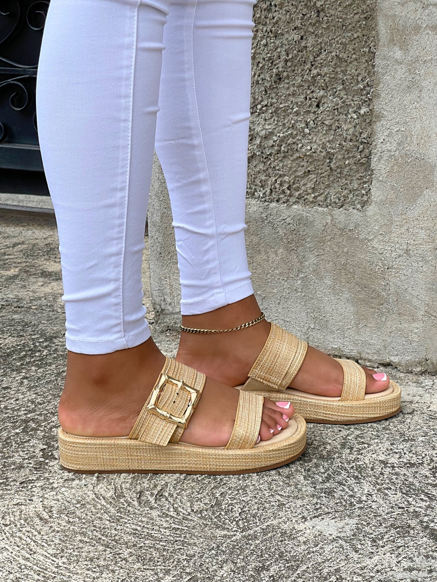 Buckled Breeze Platform Sandals-Biege Raffia