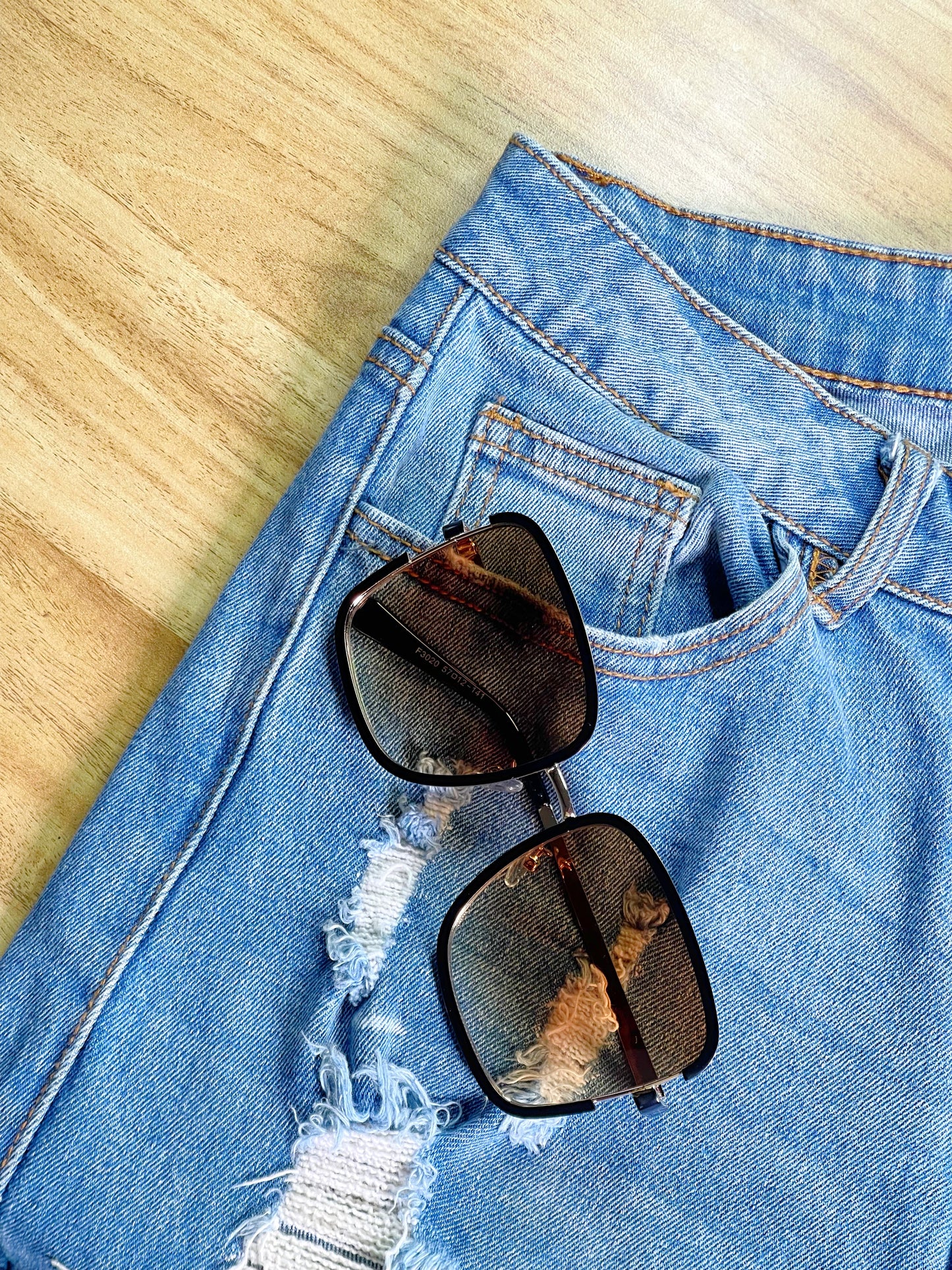 Veda Oversized Minimal Sunglasses-Black