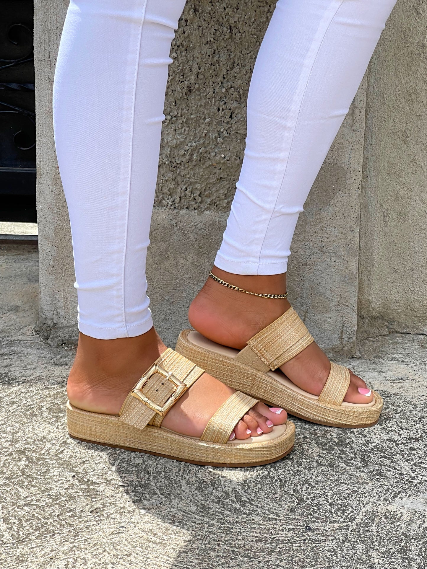 Buckled Breeze Platform Sandals-Biege Raffia